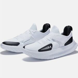 NWOT Under Armour Flow FUTR X4 Basketball Sneakers size 14 men’s / 15.5 women’s